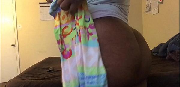  SEXFEENE TRYS TO FIT HER BIG OVERSIZED BOOTY IN HER NEW COLORFUL LEGGINGS